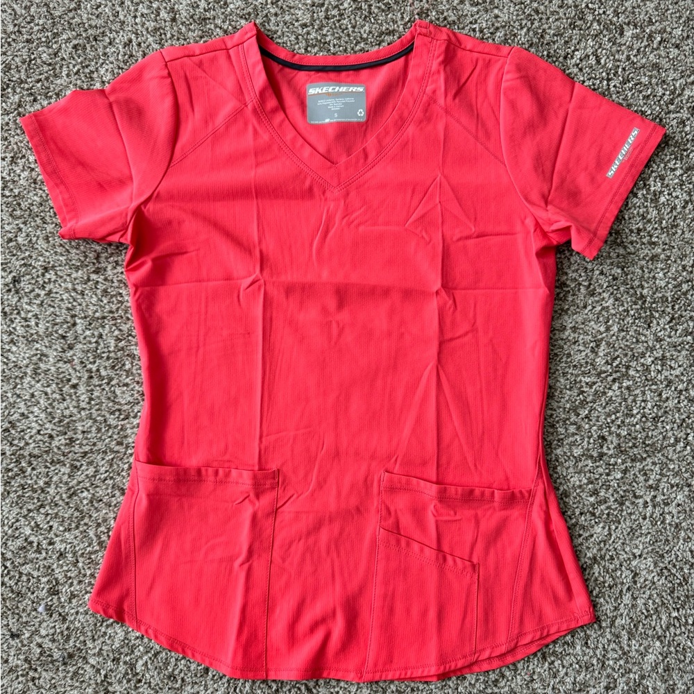 Skechers scrub top, small. Coral.